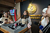Celeste Amarilla de Boccia spricht in Asunción vor Mikrofonen bei einer Pressekonferenz im Senat.