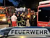 Feuerwehr- und Polizeikräfte suchen in Hamburg-Hammerbrook mit Booten und Drohne ein Gewässer ab.