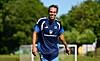 Yussuf Poulsen im blauen HSV-Trainingsshirt auf dem Fußballplatz in Helsingør.