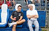 Marcel Rapp und Andreas Bornemann von FC St. Pauli sitzen beim Testspiel gegen SV Babelsberg 03 auf der Bank.