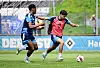 Albert Sambi Lokonga und Martin Adeline trainieren beim HSV in Hamburg mit dem Ball.