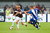 Marwin Schmitz von FC St. Pauli im Zweikampf mit Fabian Herbst vom BSV Kickers Emden.