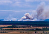 Rauchwolken ziehen über die Wälder im Müritz-Nationalpark (Luftaufnahme mit einer Drohne). Der Waldbrand auf dem ehemaligen Panzerschießplatz hat sich auf rund 15,5 Hektar ausgedehnt.