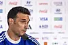 Lionel Scaloni spricht am Mikrofon bei der WM-Pressekonferenz in Atlanta.