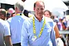 Christian Prudhomme steht mit gelber Akkreditierung bei der Tour de France in Le Lioran.
