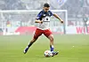 William Mikelbrencis vom HSV dribbelt im Spiel gegen Werder Bremen am Ball.