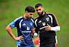 Martin Adeline und Co-Trainer Richard Krohn beim HSV-Training auf dem Rasen.