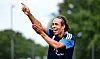 Yussuf Poulsen jubelt im Training des Hamburger SV auf dem Trainingsplatz in Hamburg.