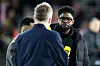 Micah Richards mit BBC-Mikrofon im St Mary’s Stadium beim FA-Cup-Spiel Southampton gegen Arsenal.
