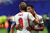Harry Kane und Jude Bellingham umarmen sich nach dem WM-Halbfinale in Atlanta.