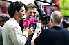 Jürgen Klopp, Mats Hummels und Johannes Kerner sprechen bei Magenta TV vor dem Gillette Stadium in Boston.