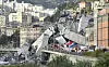 Rettungsfahrzeuge vor der teilweise eingestürzten Ponte Morandi in Genua