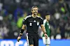 Slavko Vincic im schwarzen Schiedsrichtertrikot auf dem Spielfeld beim Finalspiel Spanien gegen Argentinien.