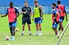 Merlin Polzin und Nicolai Remberg beim HSV-Training auf dem Volksparkgelände in Hamburg.
