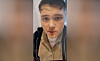 Teenager in Nahaufnahme vor hellem Hintergrund
