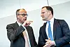 Friedrich Merz spricht mit Jens Spahn vor der Fraktionssitzung im Bundestag in Berlin.