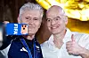 Davor Suker und Gianni Infantino machen beim Legends Cup im Rockefeller Center ein Selfie.