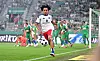 Thierry Sedlatschek vom HSV dribbelt im Testspiel gegen Rapid Wien vor dem Tor.