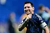 Lionel Messi jubelt im Argentinien-Trikot nach dem 2:1 gegen England im WM-Halbfinale in Atlanta.