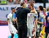 Thomas Tuchel umarmt Harry Kane nach Englands Sieg gegen Norwegen im WM-Viertelfinale in Miami Gardens.