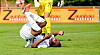 Abdoulie Ceesay von St. Pauli liegt nach einem Zweikampf mit Gorica am Boden.