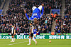 Patson Daka von Leicester City jubelt nach dem 2:0 gegen Newcastle United vor den Fans.