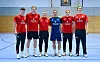 Sechs HSV-Hamburg-Handballer stehen in der Halle nebeneinander, Torsten Jansen in der Mitte.