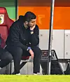 Nuri Sahin sitzt enttäuscht auf der Trainerbank