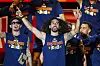 Marc Cucurella jubelt auf der Bühne bei Spaniens WM-Feier am Cibeles-Palast in Madrid.