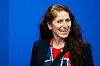 Lise Klaveness vor blauem Hintergrund mit NFF-Lanyard vor dem WM-Spiel Norwegen gegen Frankreich in Foxborough.