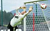 Torwart Ben Voll vom FC St. Pauli springt im Training in Flachau nach einem Ball.
