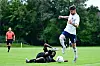 Andy Appiah und Mattia Maggio von TuS Dassendorf im Zweikampf gegen ETSV Hamburg auf dem Rasen.
