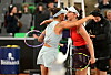 Julia Stusek und Tamara Korpatsch begrüßen sich am Netz bei den MSC Hamburg Ladies Open 2026 in Hamburg.
