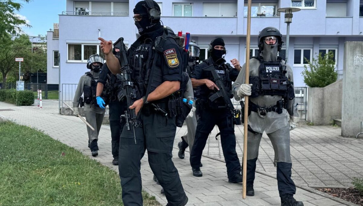 Bank-Drama in Regensburg: Mann greift mit Messer an