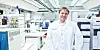 Dr. Wilhelm vom Geesthachter LADR-Zentrallabor Dr. Kramer & Kollegen findet in immer mehr Cannabisproben, Chemikalien, Glas und Blei.