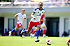 Yussuf Poulsen vom HSV sprintet im Testspiel gegen Heidenheim über den Rasen.