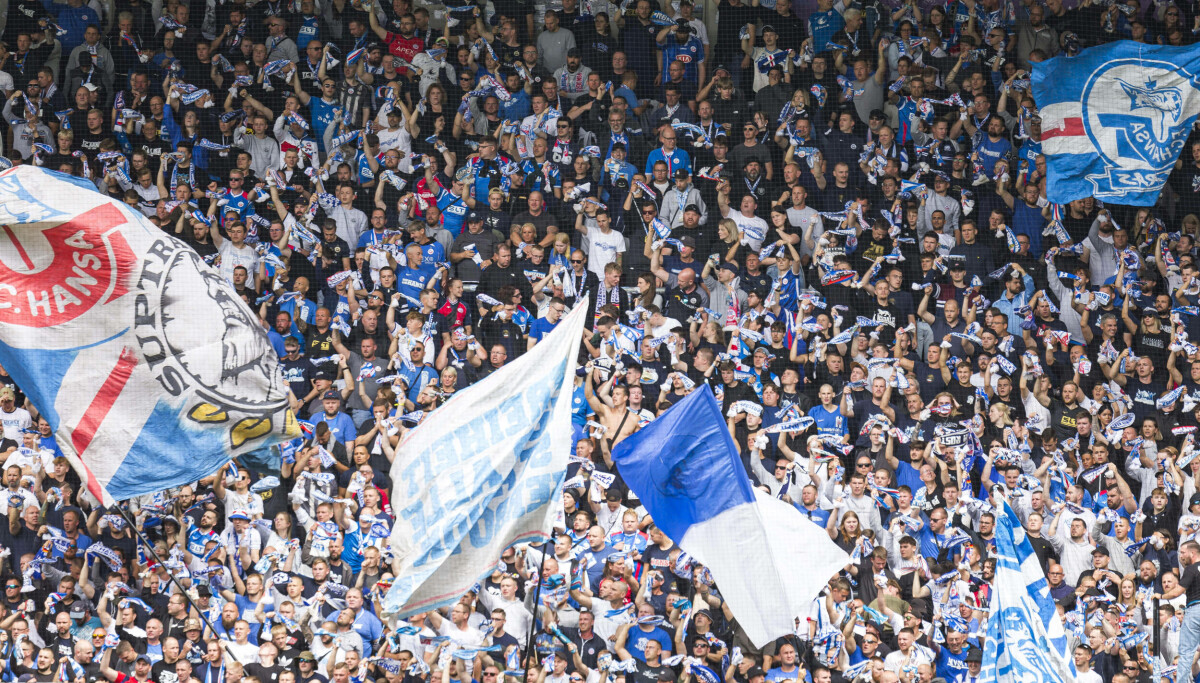 Photo: mopo.de Hansa Rostock Fans Wow Watford: 6,000 Passionate Supporters Take Over England