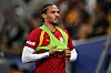 Leroy Sane wärmt sich im Galatasaray-Trikot vor dem Testspiel gegen Venezia FC in Linz auf.