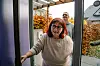 Aufgeregt und voller Vorfreude: Sabine (61) geht das erste Mal in ihre Villa.