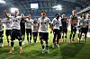Aarhus-GF-Spieler jubeln auf dem Rasen im Stadion nach dem Sieg in Poznan.