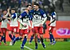 Fabio Vieira jubelt mit William Mikelbrencis nach dem 1:1 des HSV gegen Köln.