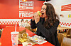 Die beliebte Burger-Kette „Five Guys“ aus den USA hat eine Filiale an der Hamburger Reeperbahn.