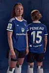 Camilla Linberg und Leila Penea im neuen HSV-Auswärtstrikot