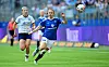 Melanie Brunnthaler vom HSV läuft im Testspiel gegen FC Everton über den Rasen.