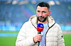 Torsten Mattuschka mit Sky-Mikrofon im Stadion nach HSV gegen St. Pauli in Hamburg.