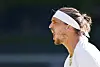 Alexander Zverev schreit im Profil beim Wimbledon-Finale 2026 in London.
