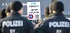 Demonstranten mit AfD-Verbotsschild, davor Polizeibeamte bei Protest in Greding.