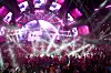 Tausende Raver tanzen vor der Bühne des Technofestivals Nature One auf der Raketenbasis Pydna.