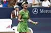 Alexandra Eala jubelt im grünen Tennisoutfit nach ihrem Finalsieg bei den Washington DC Open.