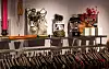 Regale mit Dessous, Masken und Accessoires im Münchner Erotikshop Darling frivole